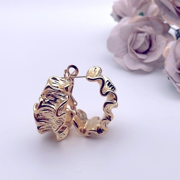 18K Gold Plated Luxury Design Texture Bump Earrings - Picture 3 of 8